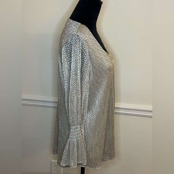 Alfani Women’s V-Neck Metallic Bell Sleeve Pullover Blouse. Medium. - Picture 6 of 10
